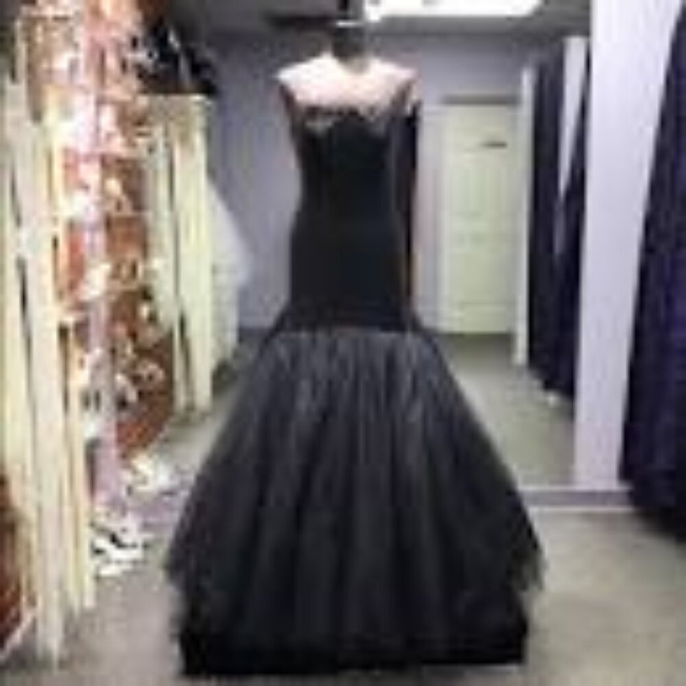 SHERRI HILL 53680  BLACK SIZE 8
